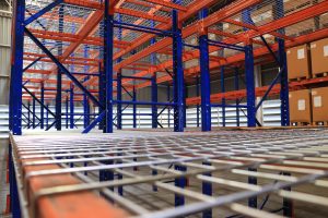 Wire decking on pallet rack beams